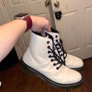 WHITE DOC MARTENS